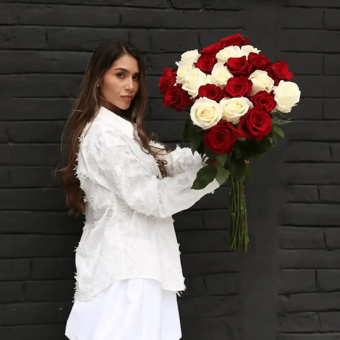 Long Stem White Explosion Roses  | Harvested Fresh 24 Inches